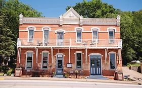 The Burlington Hotel & Bar - Alma Wi